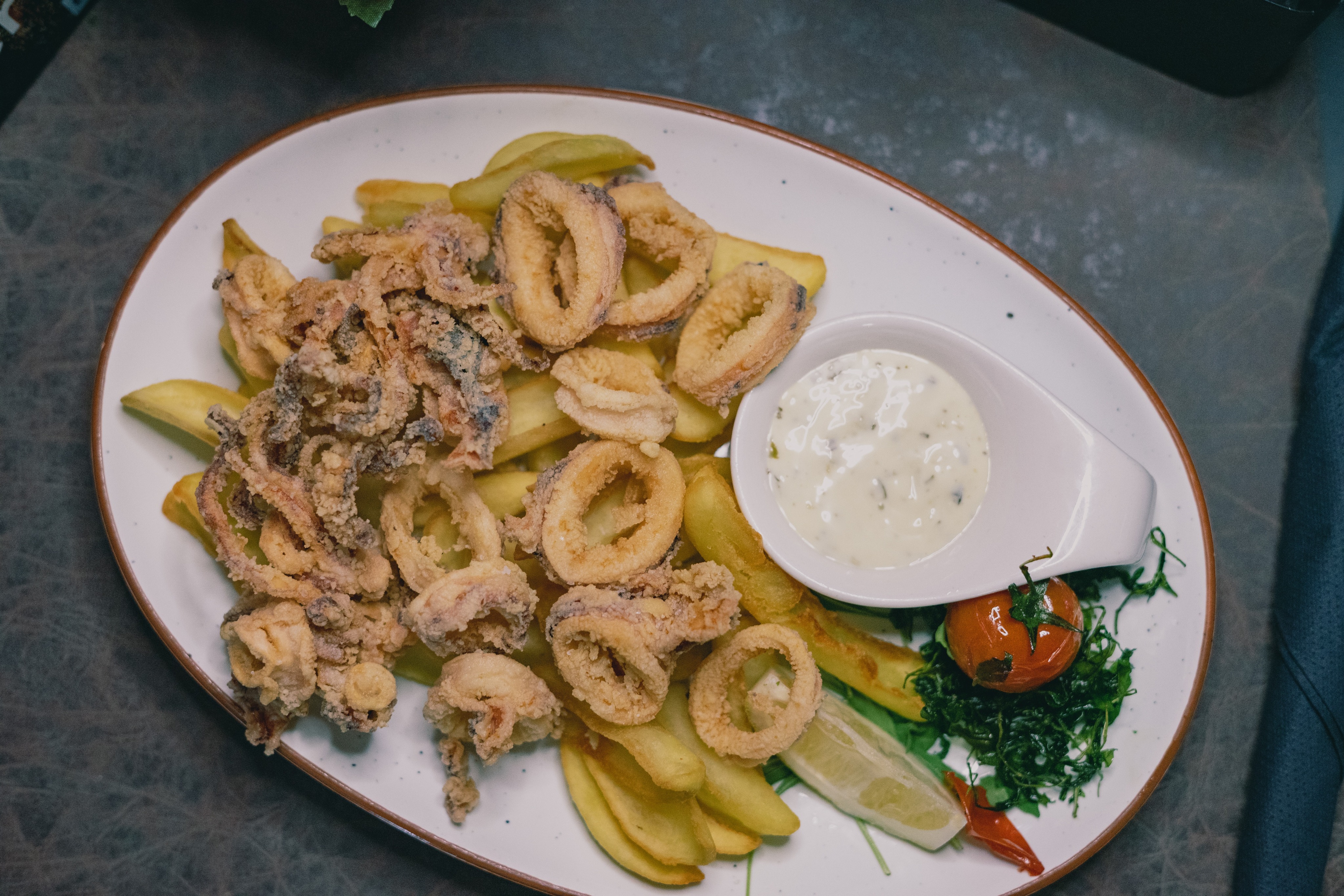 Crispy calamari, a taste of the Adriatic on a plate. 🍽️🍷😘

#zadar #visitzadar #zadarfood #zadarrestaurant #zadarfoodie #croatia #visitcroatia #croatiafulloflife #croatiafood #foodporn #instafood #foodstagram #foodphotography #foodlover #foodie #foodiesofinstagram #delicious #tasty #yummy #finedinning #restaurant #dinner #lunch #breakfast #mediterraneanfood #mediterraneancuisine #adriaticflavors #dalmatiancuisine #eatmezadar